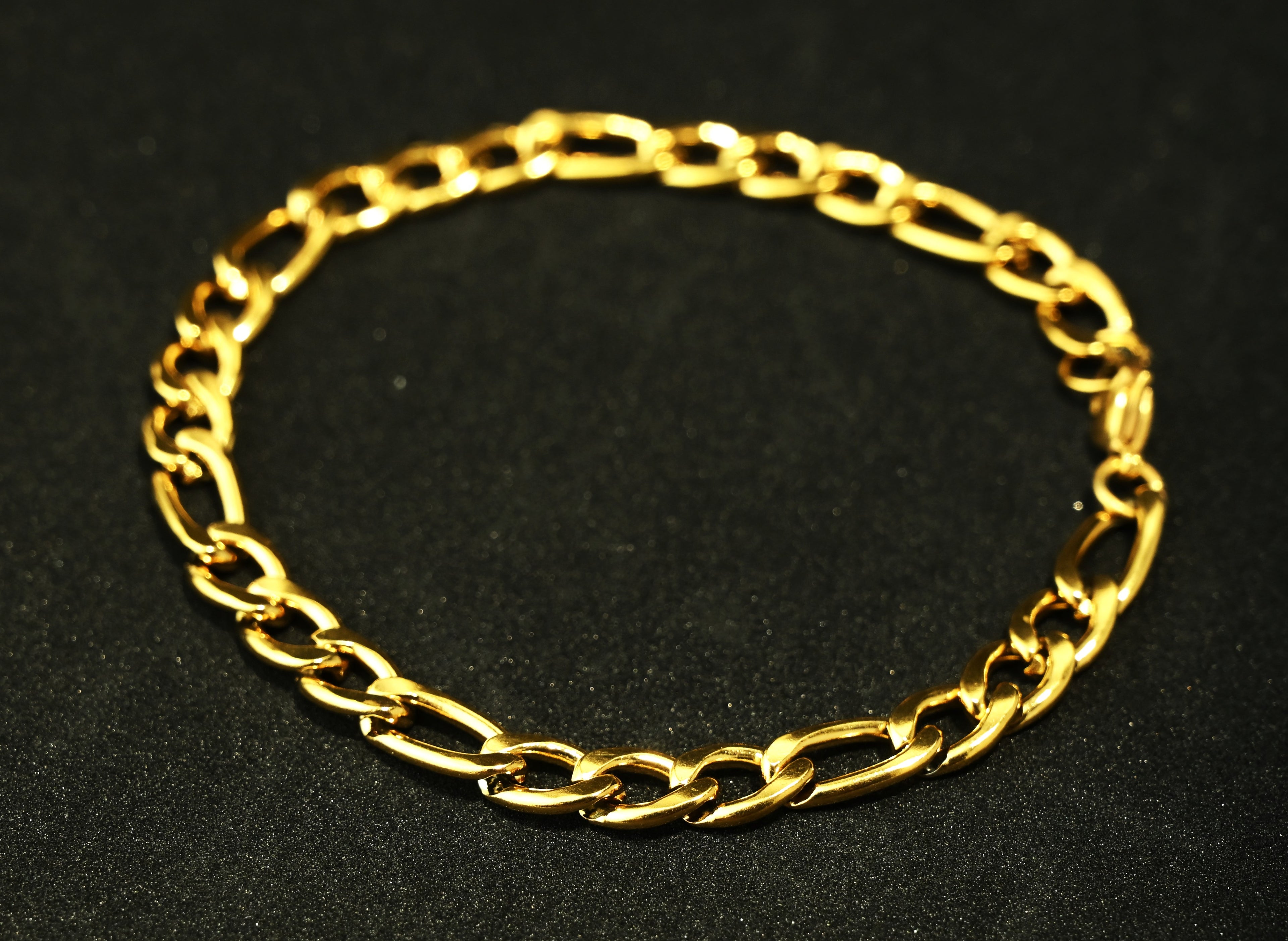 Gold Tone Signature Flat Link Chain Bracelet for Men- Glossy Finish (8 Inch)