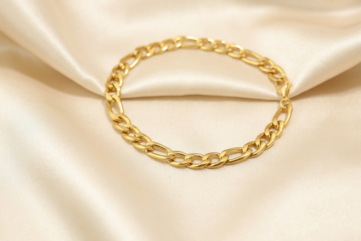 Gold Tone Signature Flat Link Chain Bracelet for Men- Glossy Finish (8 Inch)