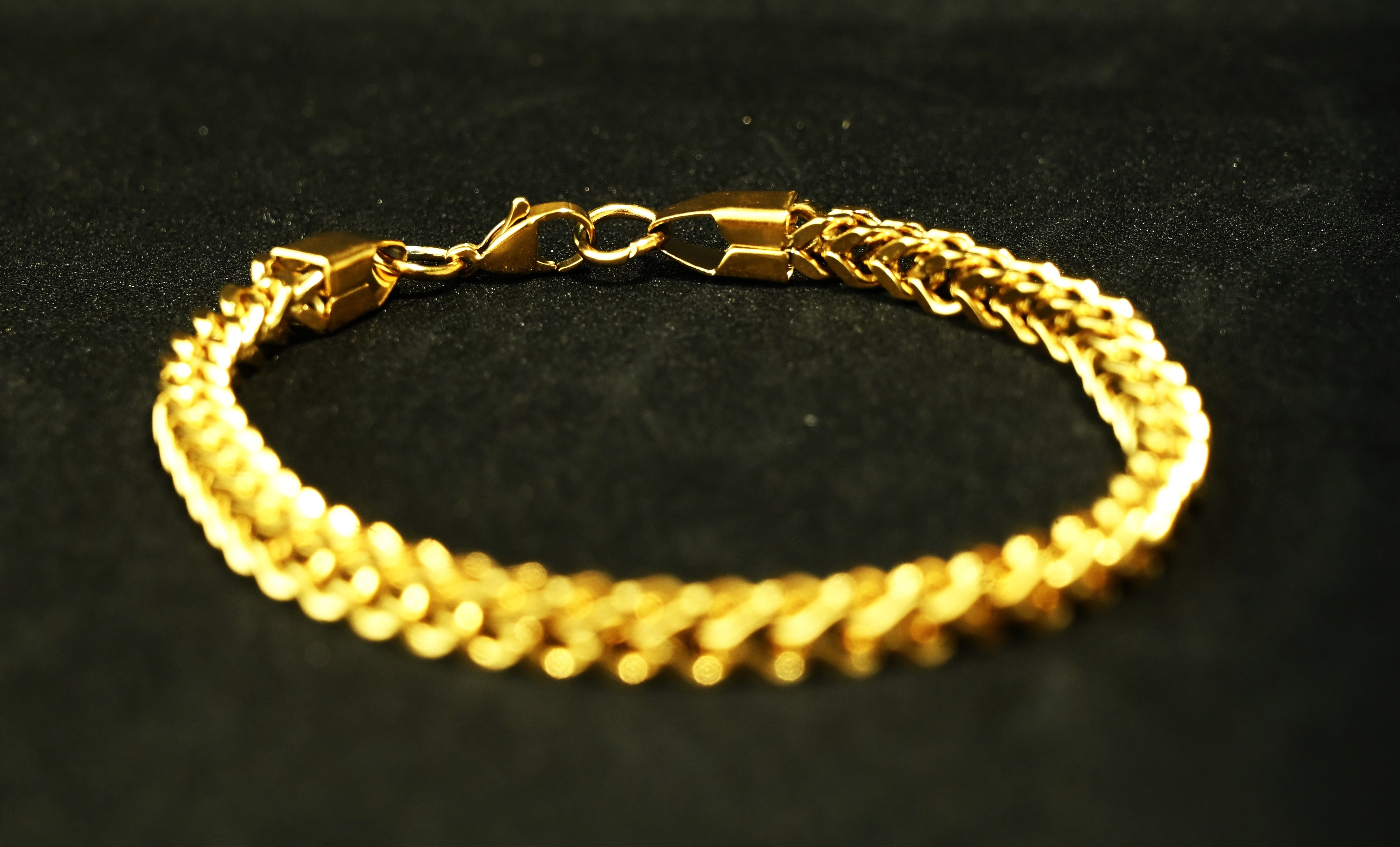 Gold Tone Luxury Heavy Link Chain Bracelet for Men- Glossy Finish (9 Inch)
