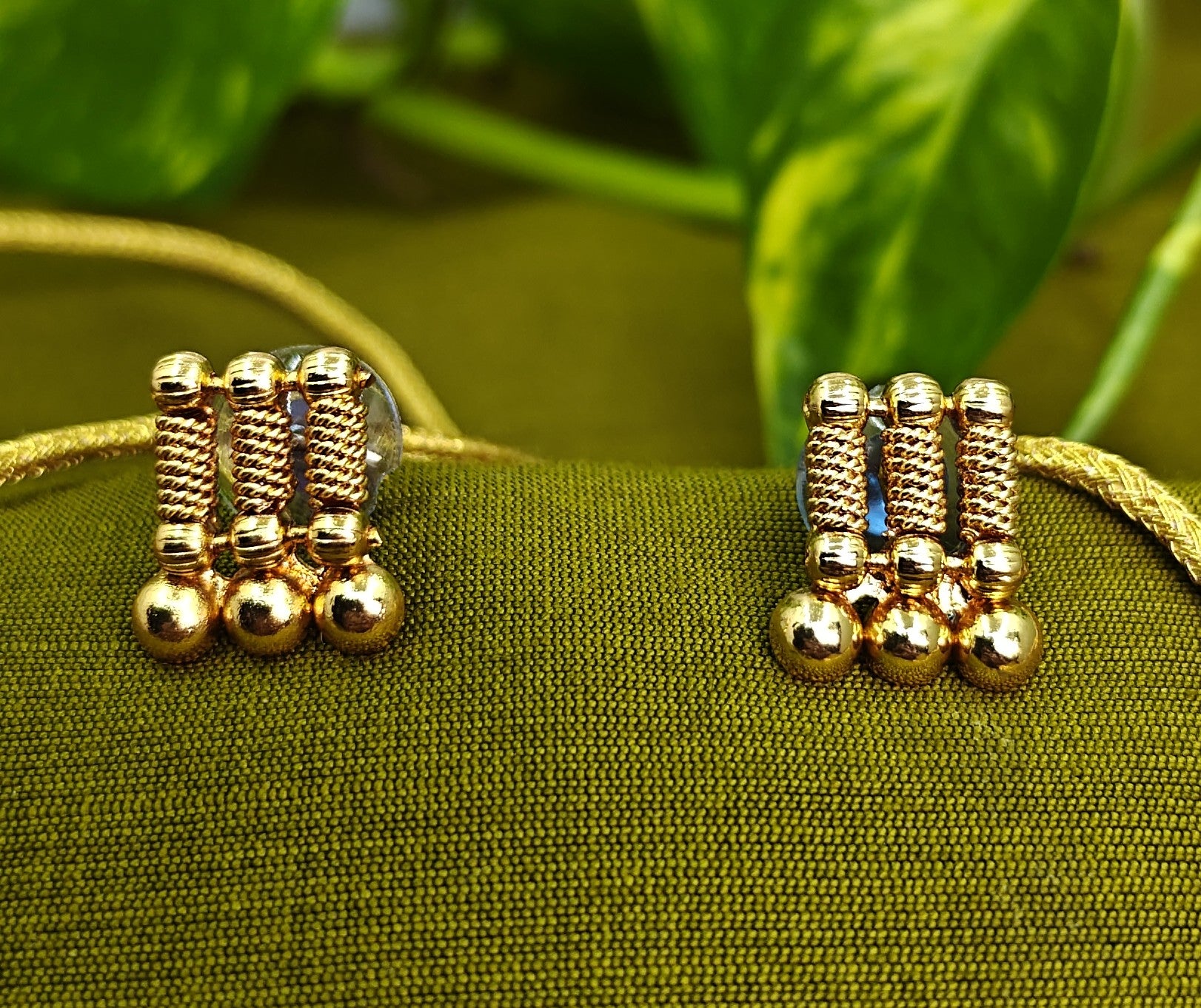Ethnic Gold-Plated Thushi Style Beaded Necklace Jewelry Set for Women - Antique Finish / Non-Idol