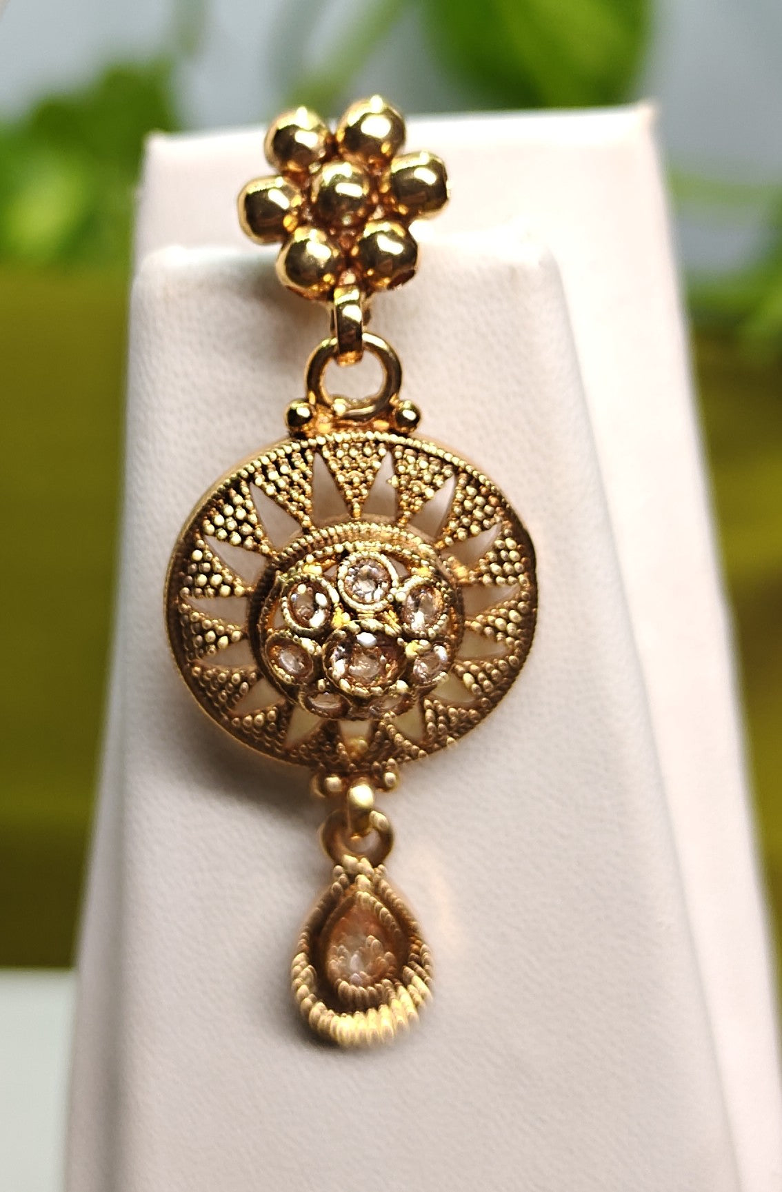 Ethnic Gold-Plated Antique Round Buta (Motif), Coin Style Choker with Kemp Stones Set for Women - Antique Finish / Non-Idol