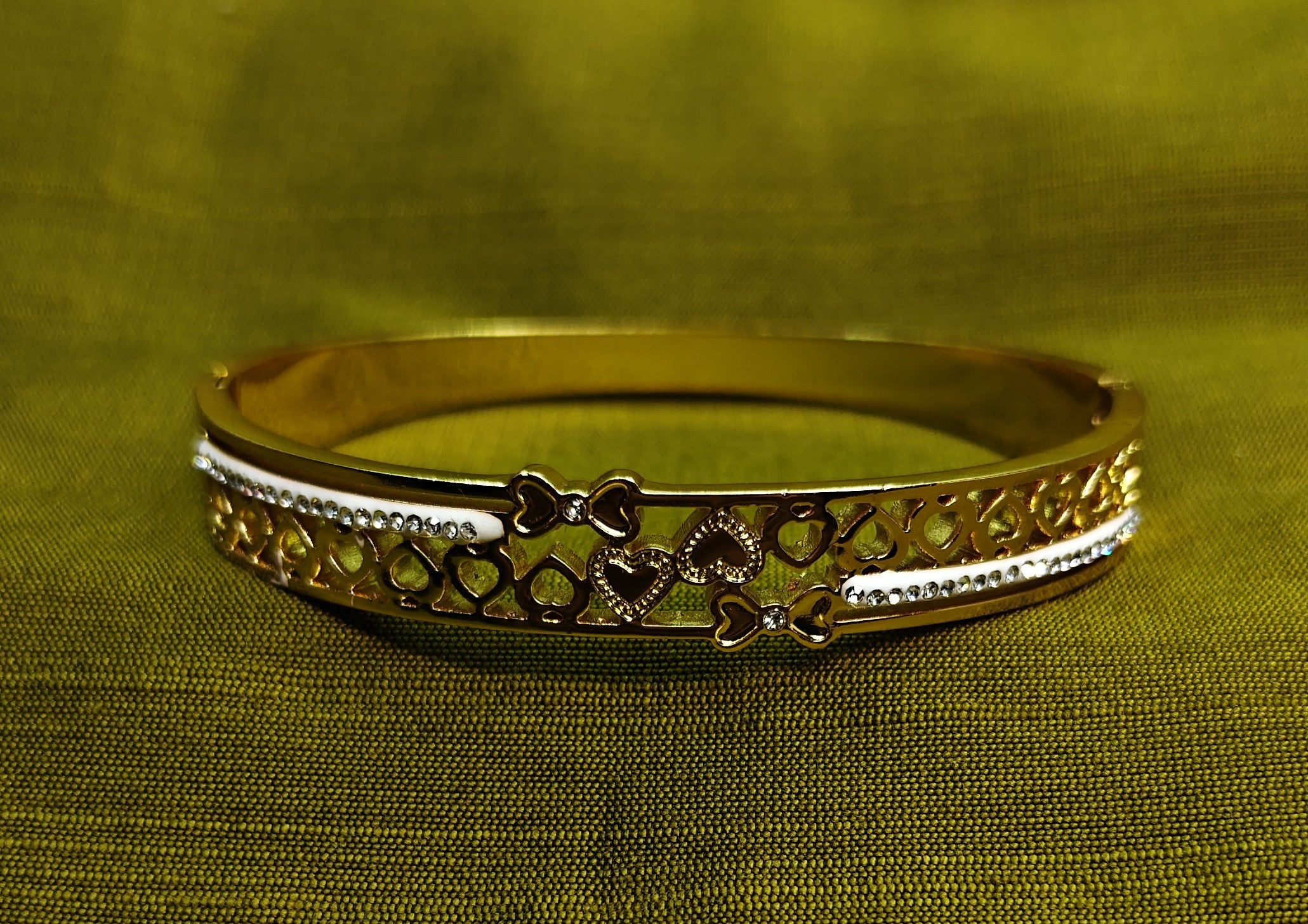 Gold-Plated Heart and Bow Cutwork, Love Motif Bracelet with Small AD Stones for Women - Glossy Finish / Openable Medium
