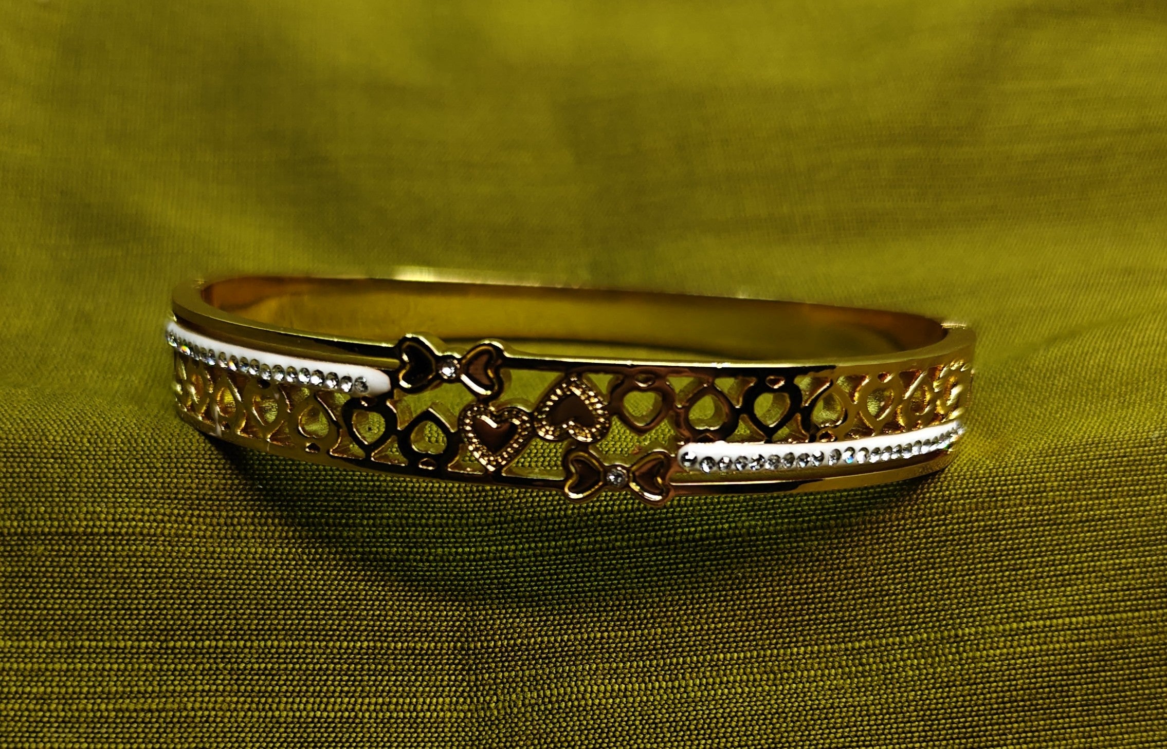 Gold-Plated Heart and Bow Cutwork, Love Motif Bracelet with Small AD Stones for Women - Glossy Finish / Openable Medium