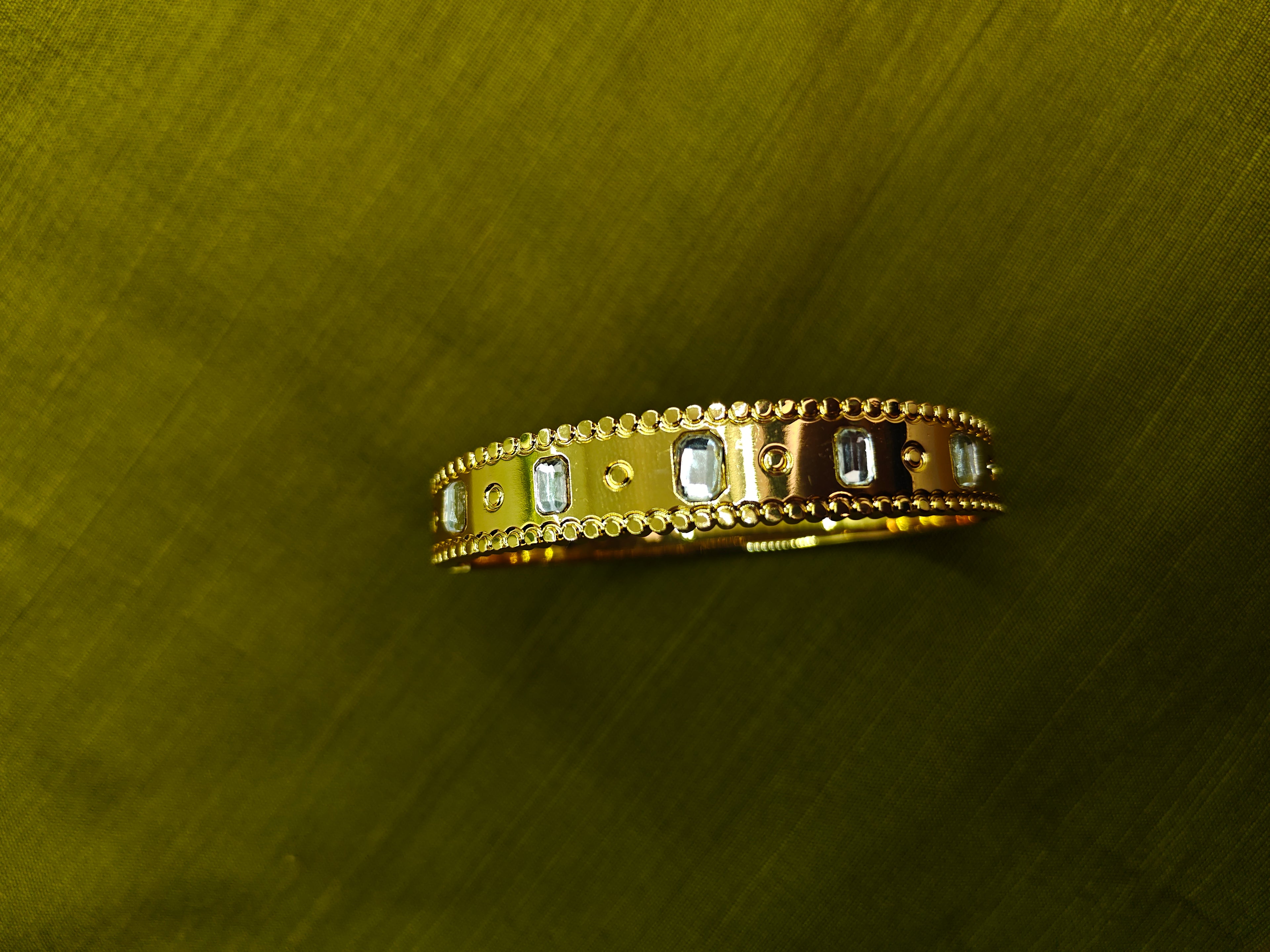 Gold-Plated Ribbed Edge Large Stone Cuff Bracelet for Women - Glossy Finish / Openable Medium