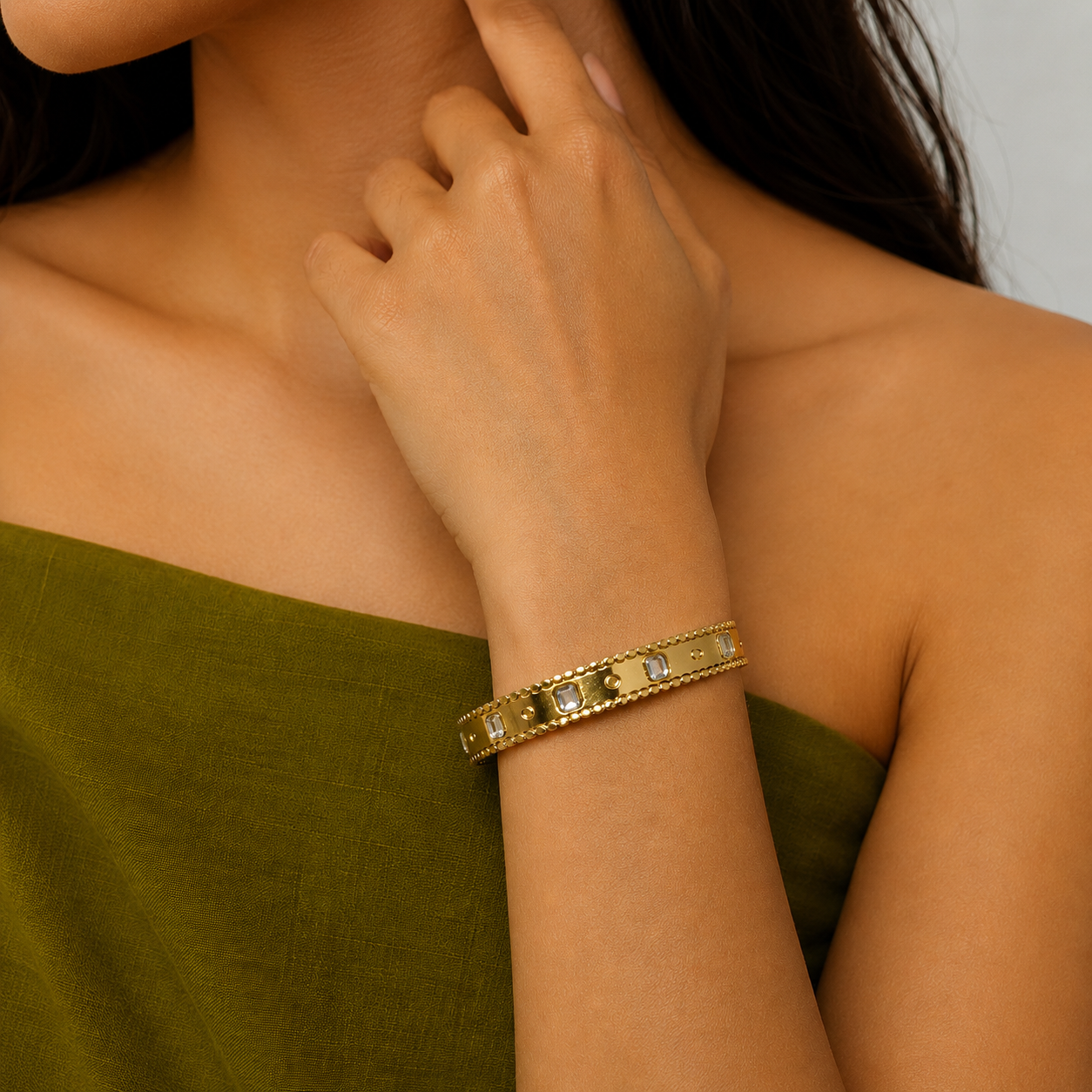 Gold-Plated Ribbed Edge Large Stone Cuff Bracelet for Women - Glossy Finish / Openable Medium