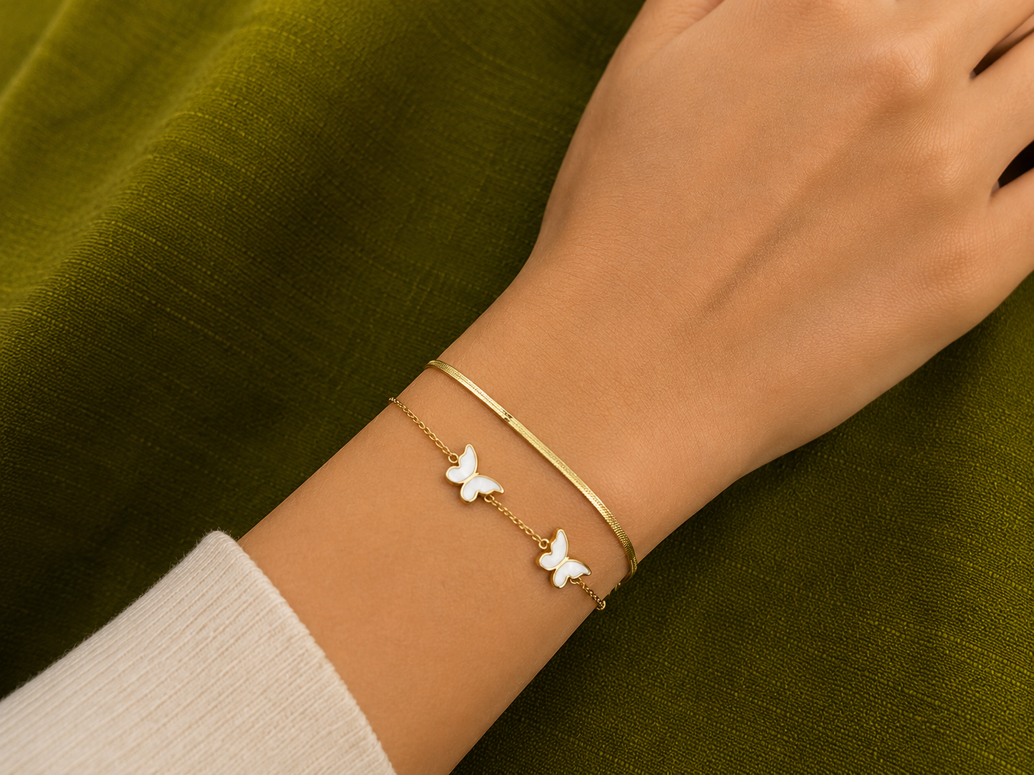 Gold-Plated Double-Layer Snake Chain Butterfly Charm Bracelet for Women - Glossy Finish
