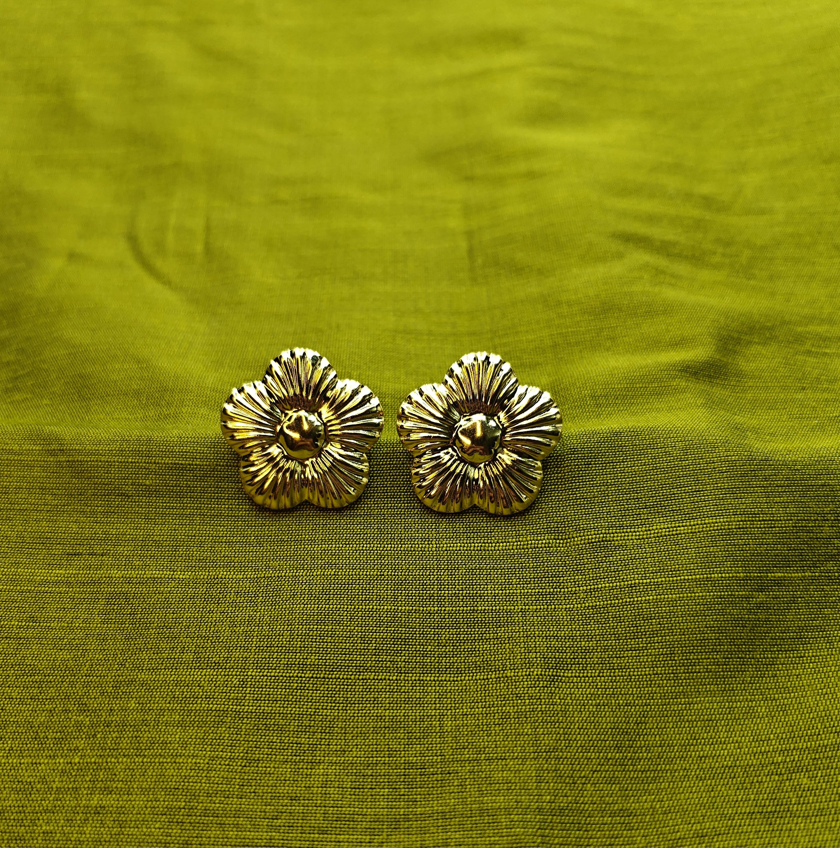 Gold-Plated Daisy Stud Earrings for Women - Glossy Finish