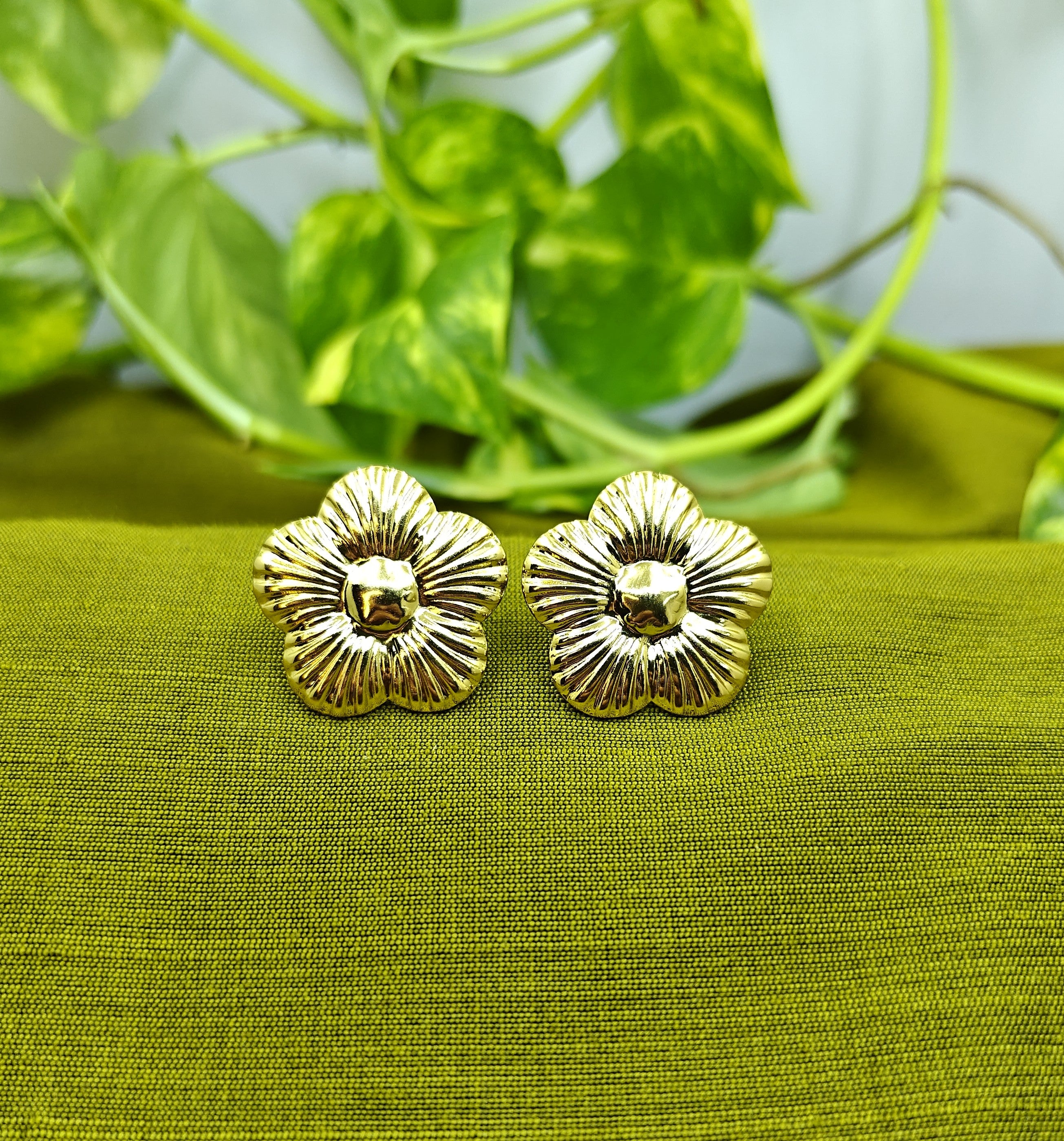 Gold-Plated Daisy Stud Earrings for Women - Glossy Finish