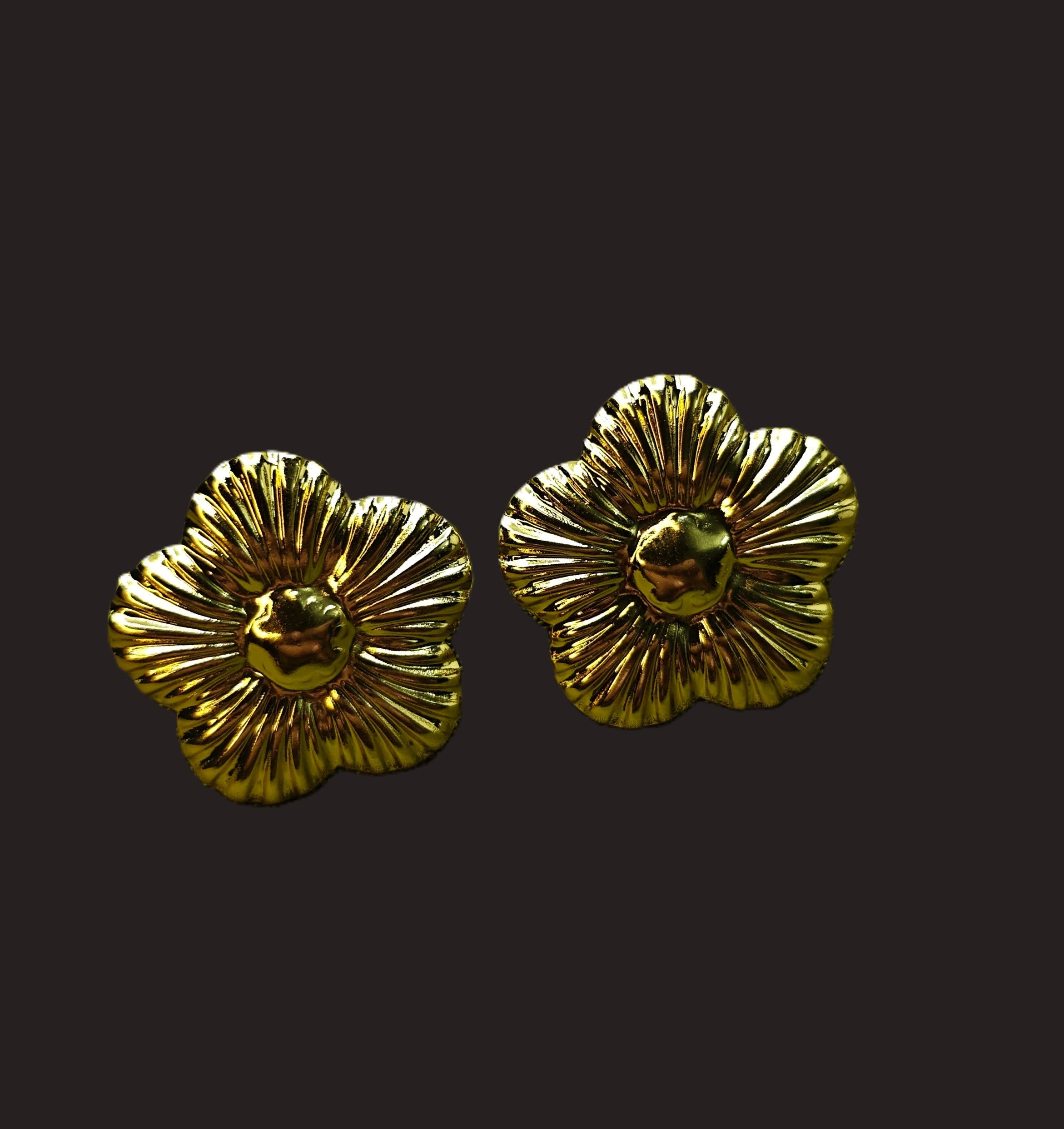 Gold-Plated Daisy Stud Earrings for Women - Glossy Finish