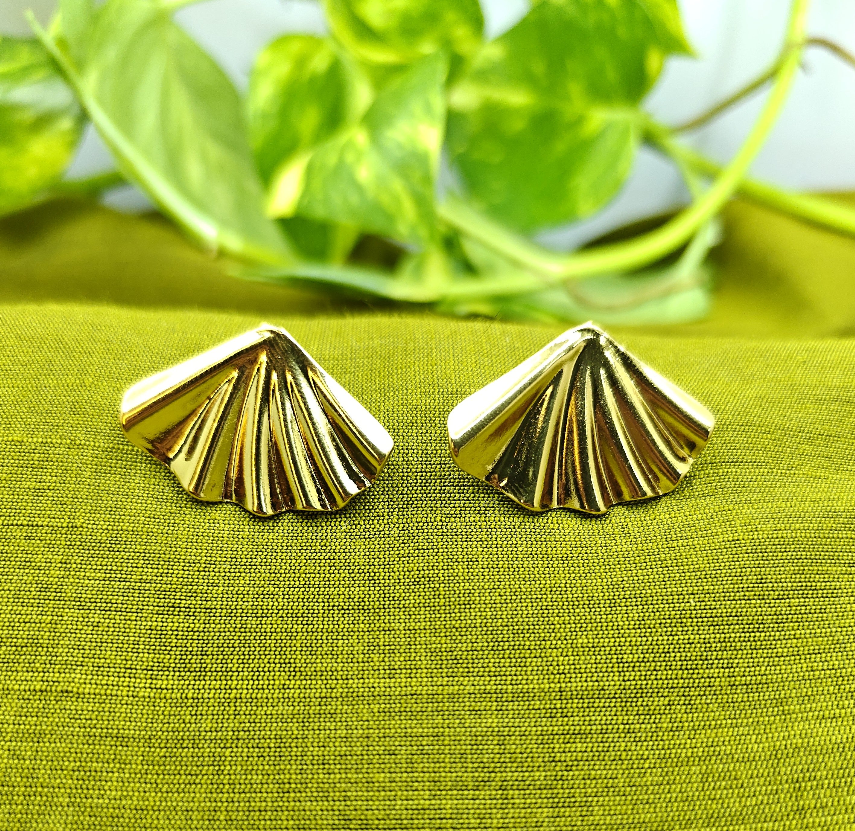 Gold-Plated Scallop Shell Stud Earrings for Women - Glossy Finish