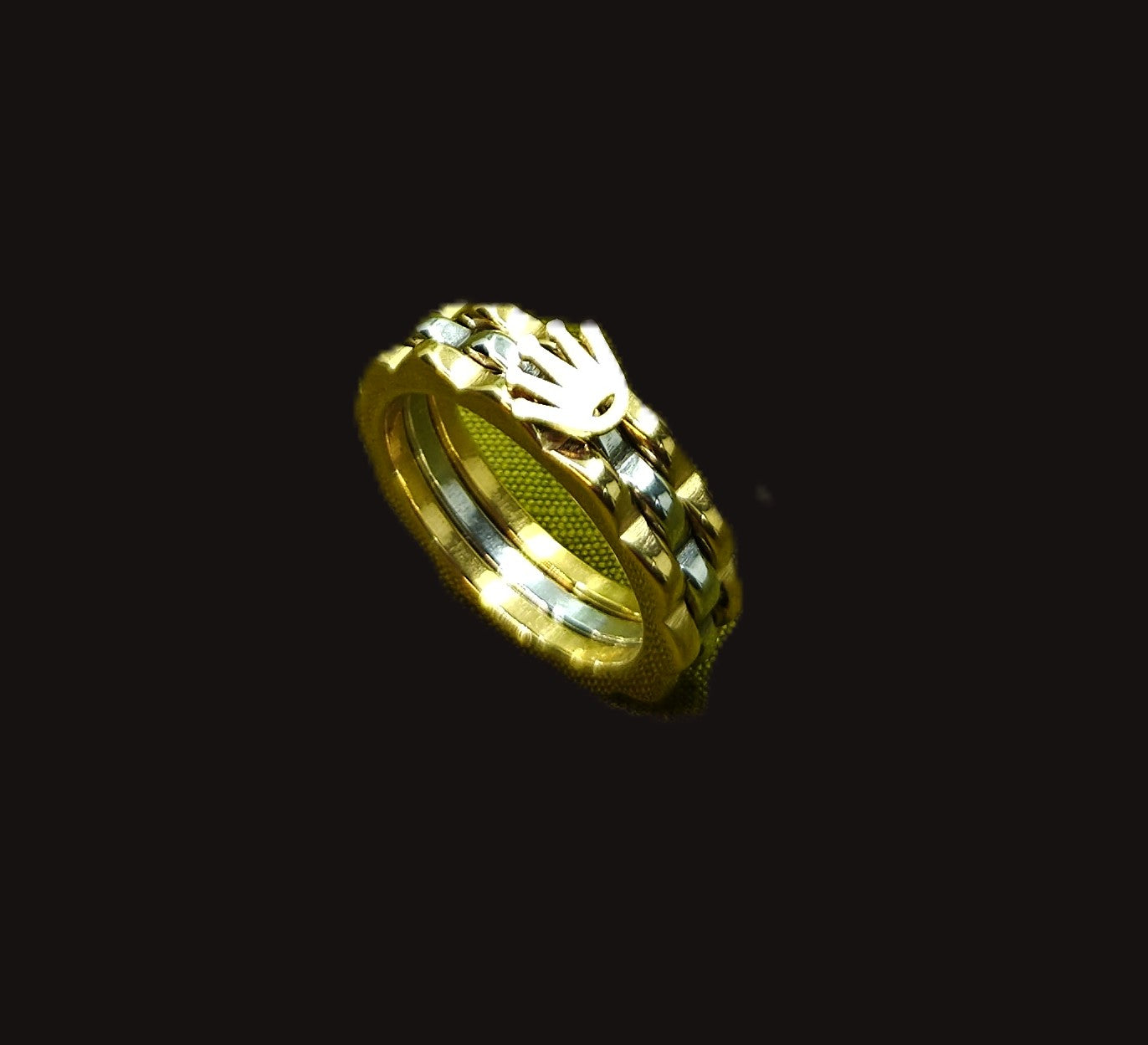 Gold-Plated Crown Charm Two-Tone Link Ring - Glossy Finish - Unisex - 18 Size