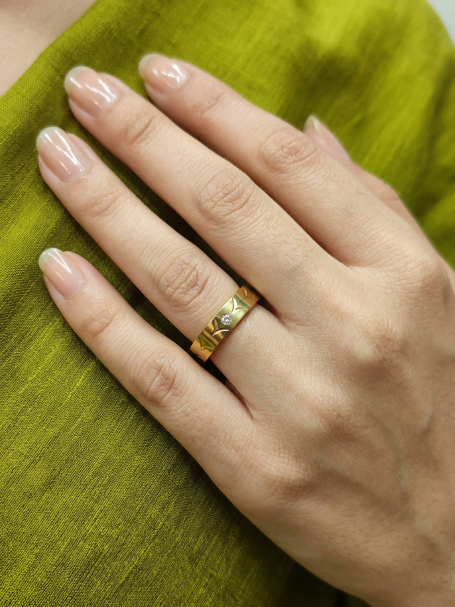 Gold-Plated Leaf Motif Gold Ring with CZ Stone - Glossy Finish - Unisex - 19 Size