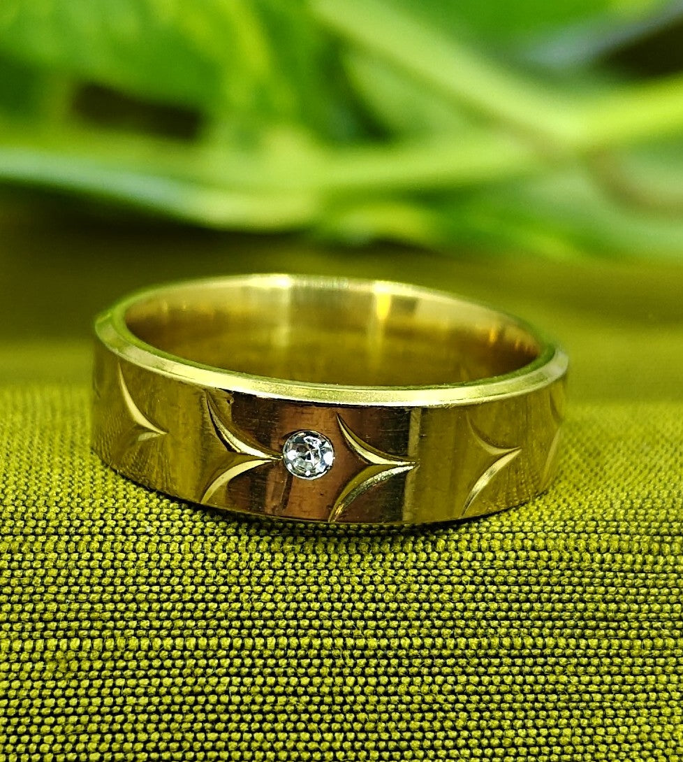 Gold-Plated Leaf Motif Gold Ring with CZ Stone - Glossy Finish - Unisex - 19 Size