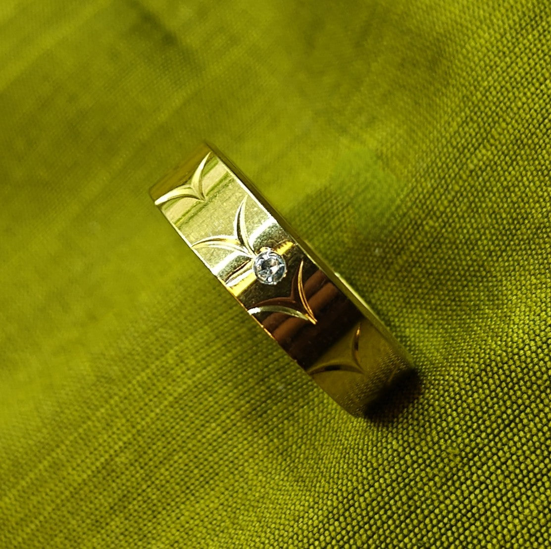 Gold-Plated Leaf Motif Gold Ring with CZ Stone - Glossy Finish - Unisex - 19 Size