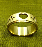 Gold-Plated Heartbeat Heart Cutout Gold Ring - Glossy Finish - Unisex - 18 Size