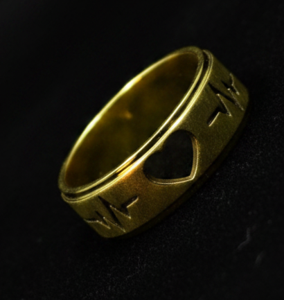 Gold-Plated Heartbeat Heart Cutout Gold Ring - Glossy Finish - Unisex - 16 Size