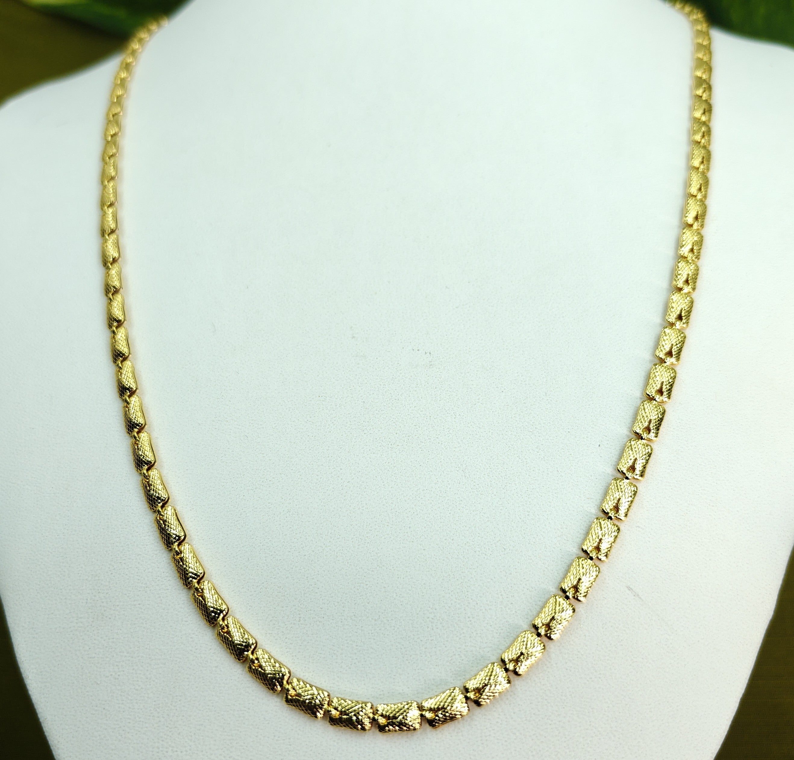 Gold-Tone Premium Textured Gold Link Chain for Women - Glossy Finish (21 Inches)