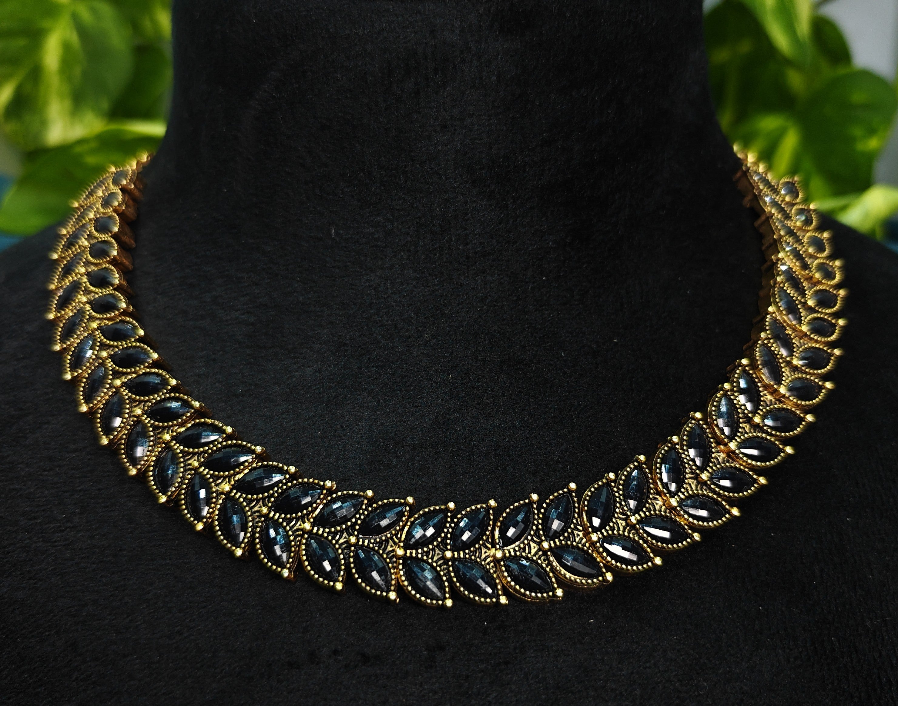Antique Gold Black Kemp Leaf Necklace Set for Women - Matte Finish