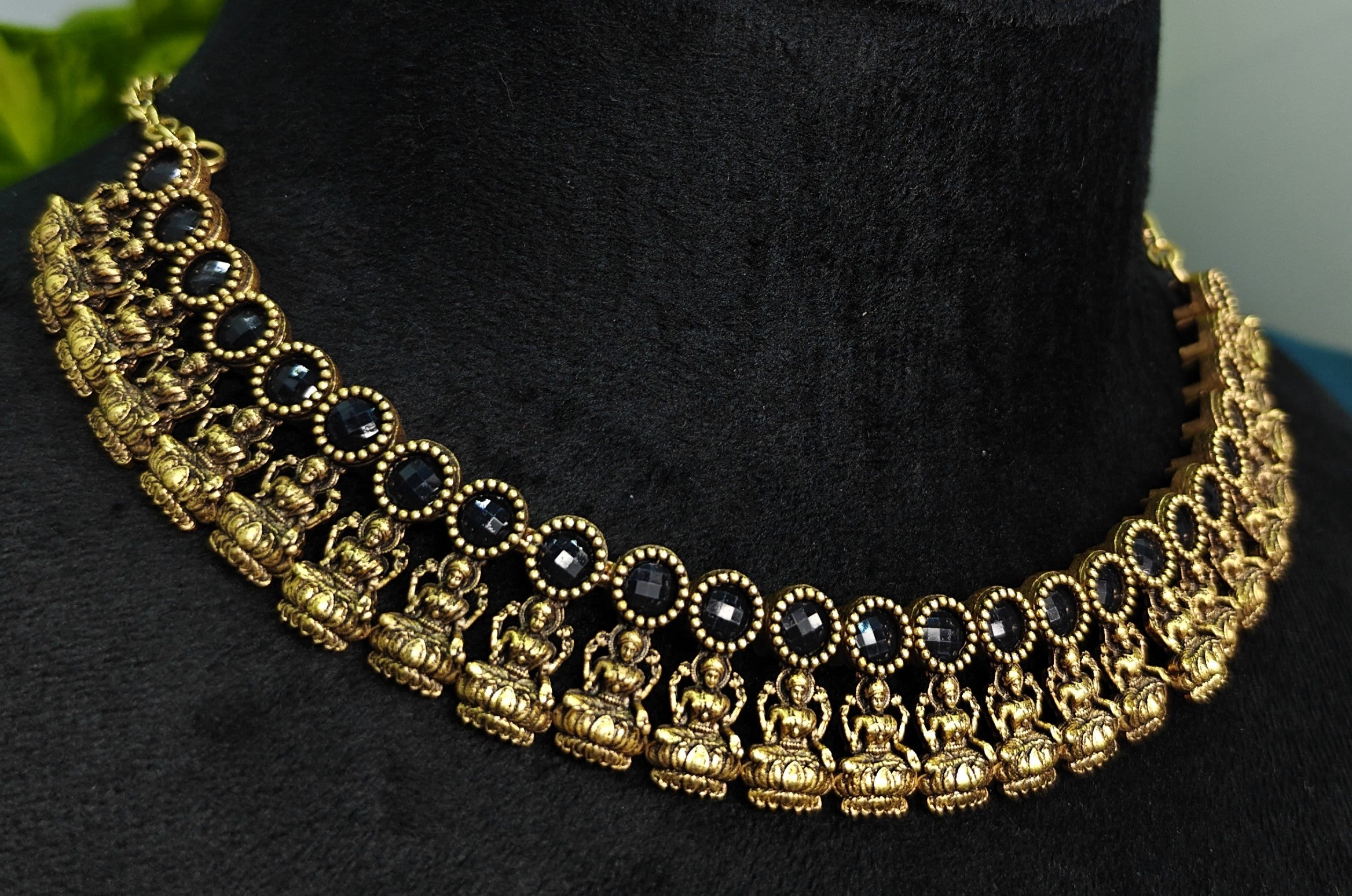 Antique Gold Black Kemp Lakshi Necklace Set for Women - Matte Finish