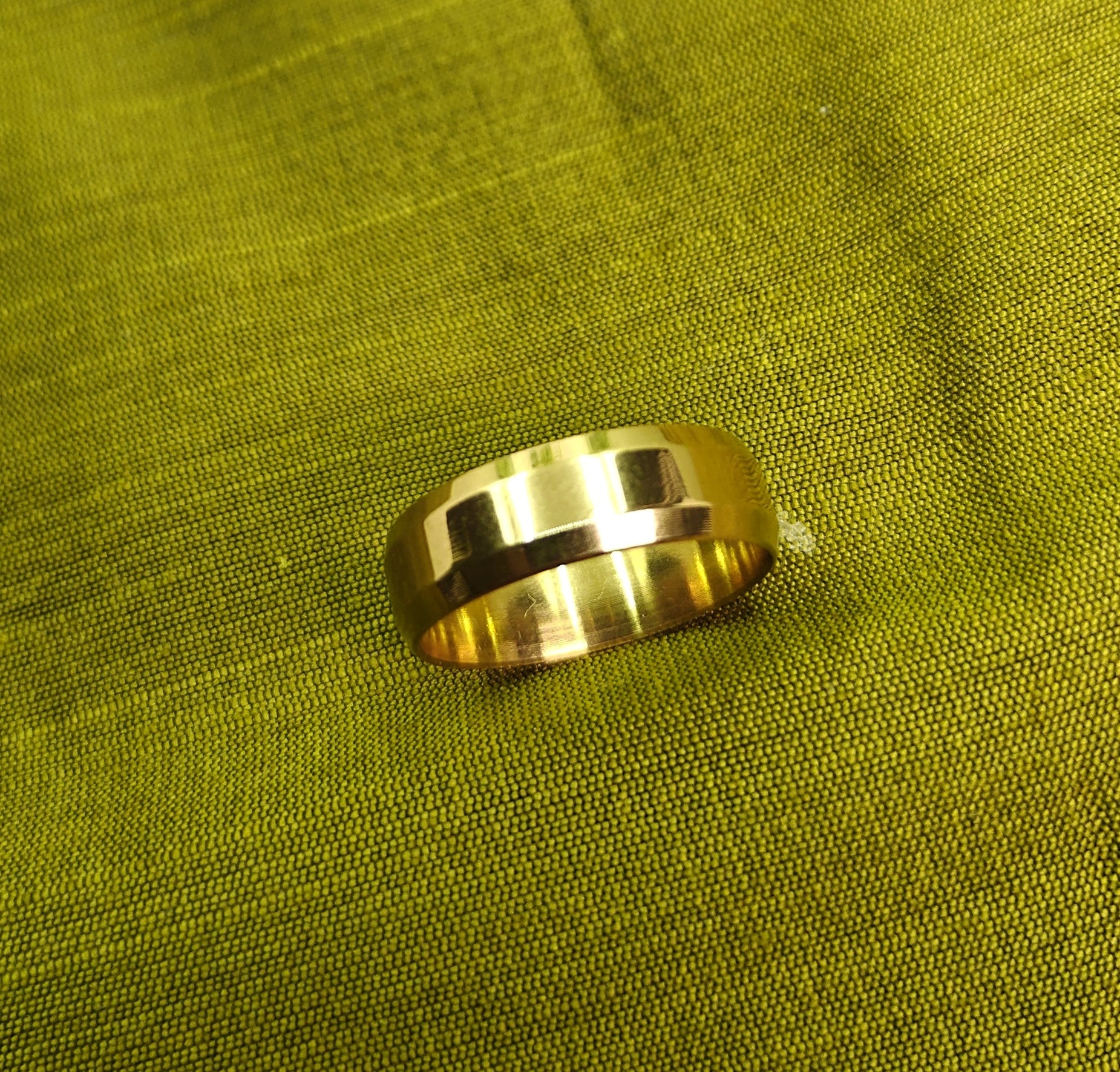 Gold-Tone Premuim Beveled Edge Band Ring for Men & Women -Glossy Finish Size 17