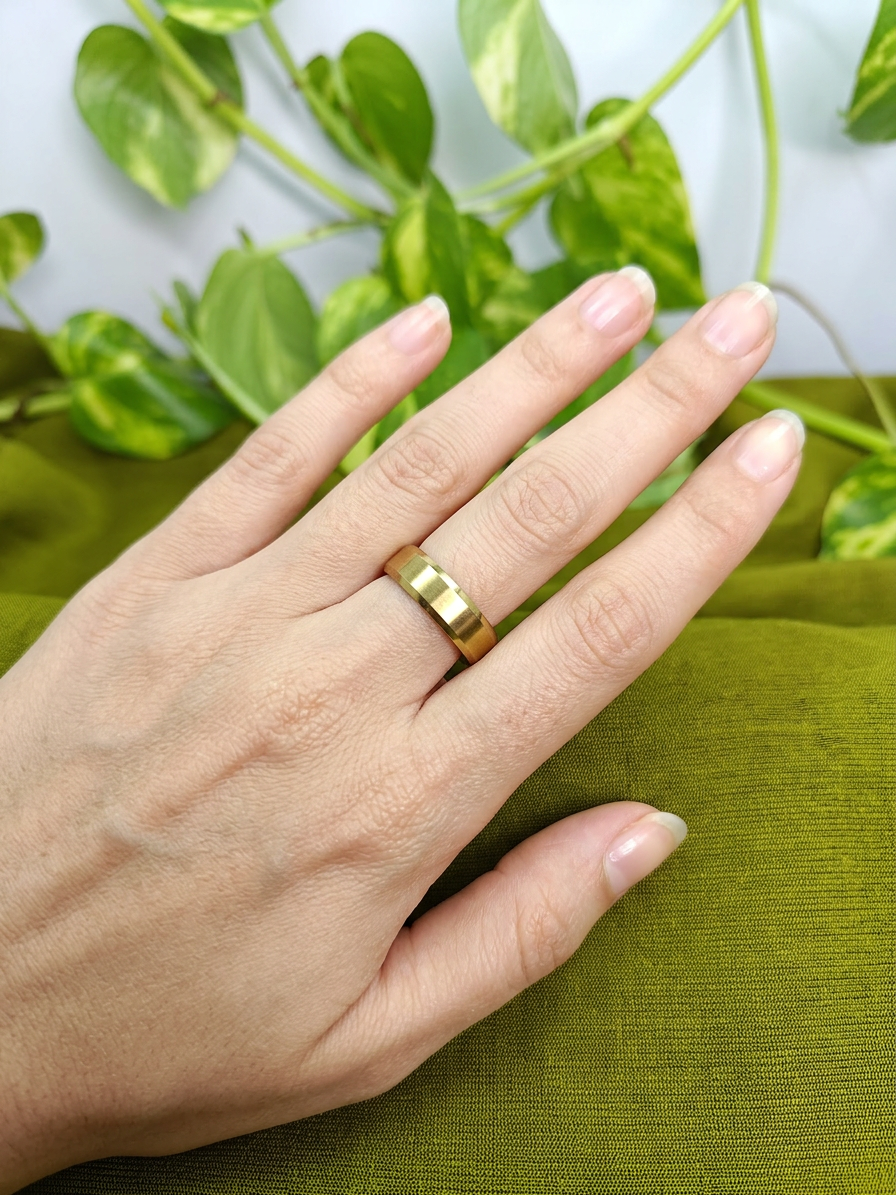 Gold-Tone Premuim Beveled Edge Band Ring for Men & Women -Glossy Finish Size 17
